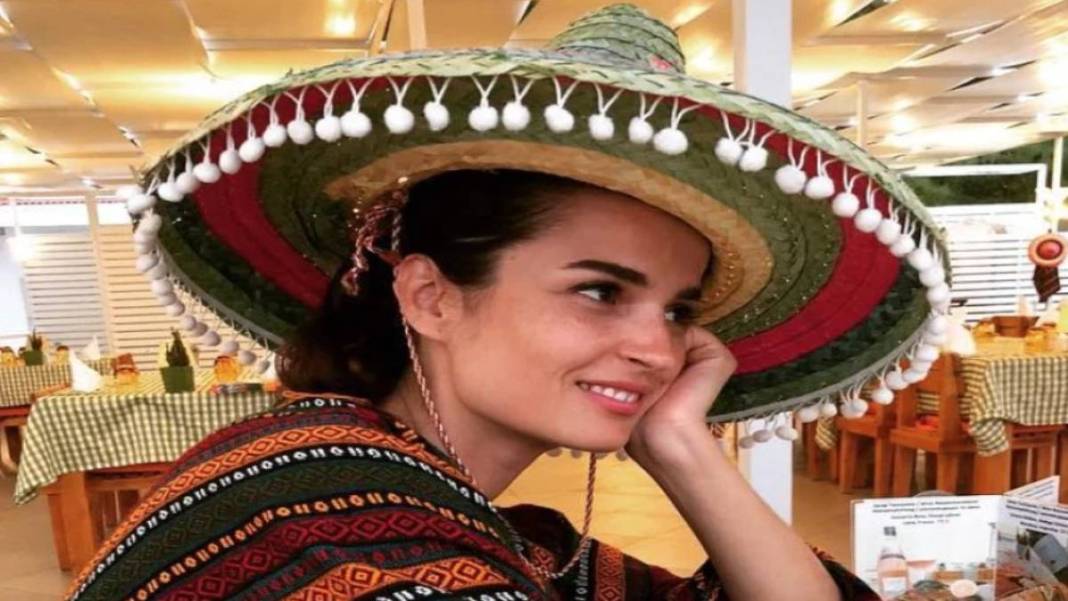 Adanalı'nın güzeller güzeli İdil'iydi... Selin Demiratar'ı bir de şimdi görün! Genç kızlar yanında halt yemiş 6